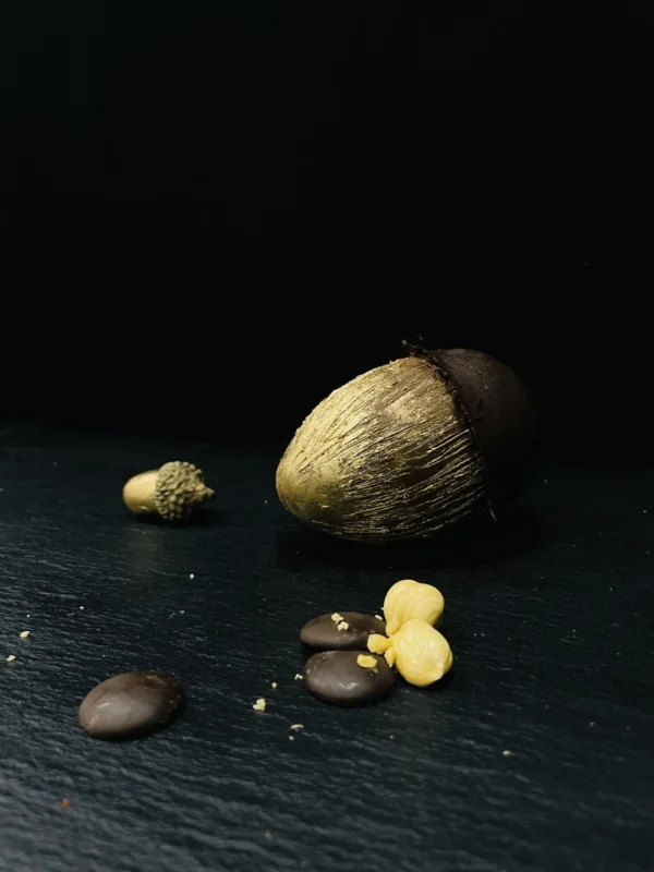 Dessert trompe-l'œil en forme de noisette, création gourmande et originale
