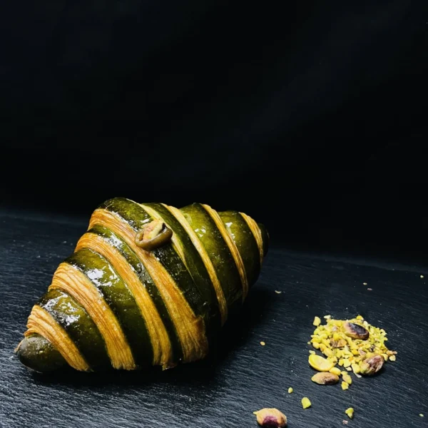 Croissant fourré à la pistache, viennoiserie gourmande et originale