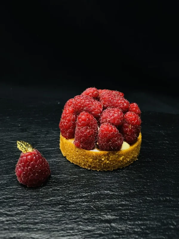 Framboisine, pâtisserie à base de framboise et mousse légère, dessert fruité et gourmand