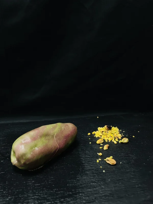 Dessert trompe-l'œil en forme de pistache, création unique et gourmande
